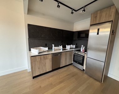 885 Rogers Avenue - Photo Thumbnail 5