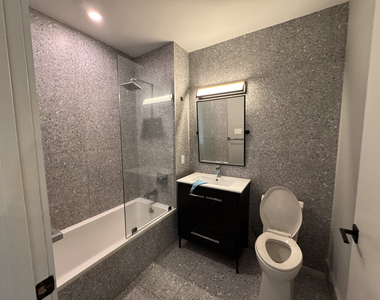 885 Rogers Avenue - Photo Thumbnail 4