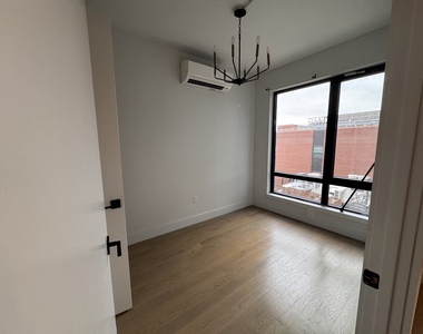 885 Rogers Avenue - Photo Thumbnail 6