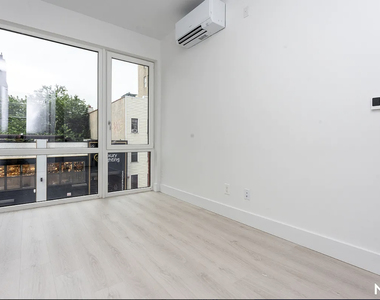 344 Lorimer Street - Photo Thumbnail 1