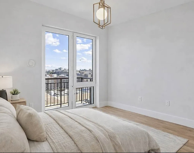322 Graham Avenue - Photo Thumbnail 3