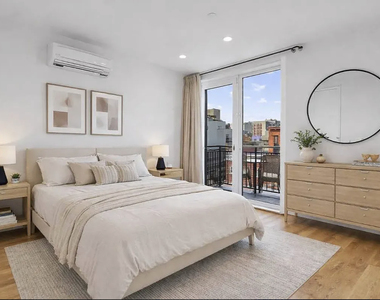 322 Graham Avenue - Photo Thumbnail 4
