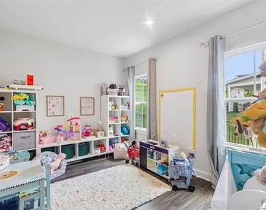 109 Marquis Drive - Photo Thumbnail 13