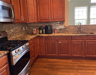 2379 Wheatland Cir - Photo Thumbnail 4