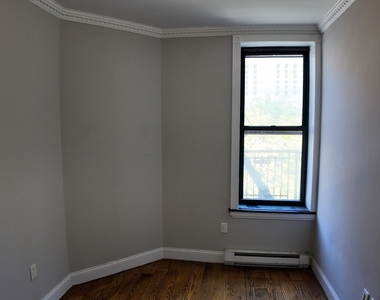 West 52nd Street - Photo Thumbnail 6