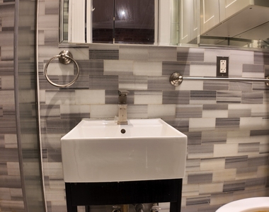 West 52nd Street - Photo Thumbnail 9