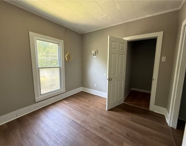 4 Lake Unit #2 Avenue - Photo Thumbnail 5