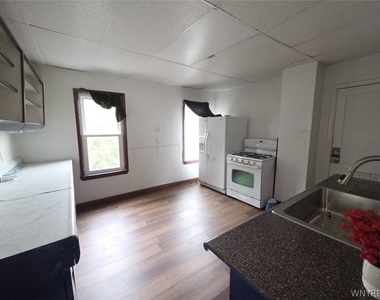 1037 Walden Avenue - Photo Thumbnail 10