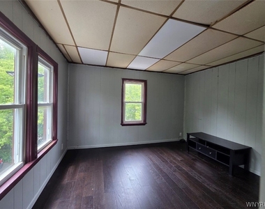 1037 Walden Avenue - Photo Thumbnail 4