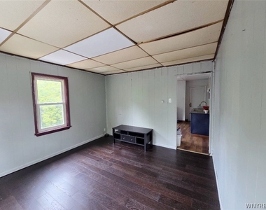 1037 Walden Avenue - Photo Thumbnail 5