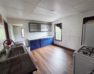 1037 Walden Avenue - Photo Thumbnail 11