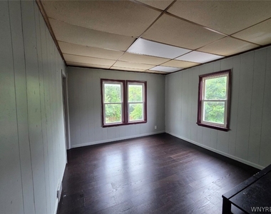 1037 Walden Avenue - Photo Thumbnail 7