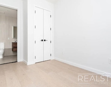 37-25 32nd Street - Photo Thumbnail 4