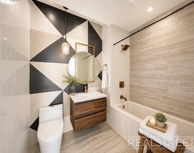 978 Kent Ave - Photo Thumbnail 9