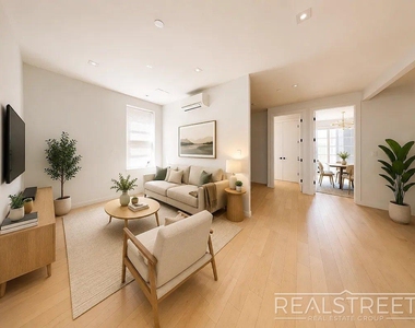 978 Kent Ave - Photo Thumbnail 3