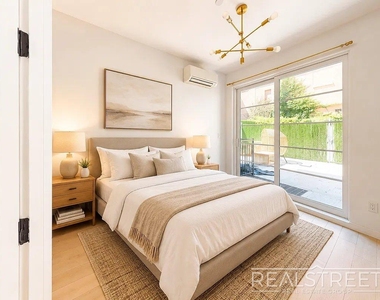 978 Kent Ave - Photo Thumbnail 5