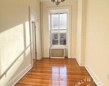 143 Montague Street - Photo Thumbnail 8