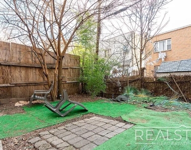 1066 Putnam Ave - Photo Thumbnail 13