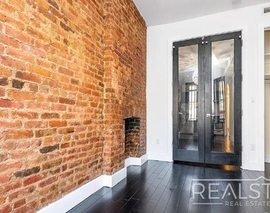 1066 Putnam Ave - Photo Thumbnail 10