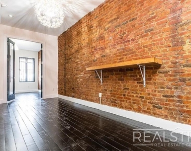 1066 Putnam Ave - Photo Thumbnail 12
