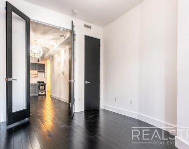 1066 Putnam Ave - Photo Thumbnail 7