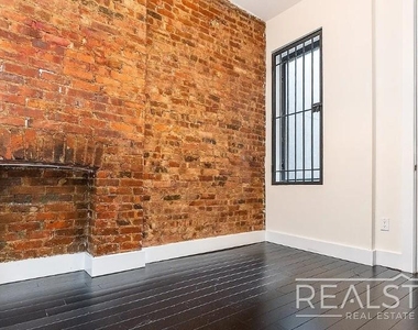 1066 Putnam Ave - Photo Thumbnail 9
