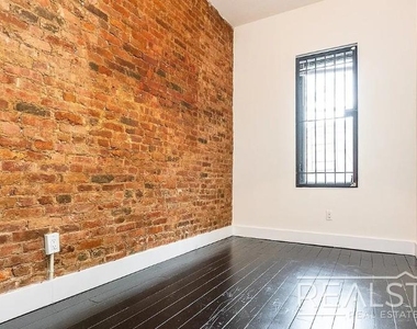 1066 Putnam Ave - Photo Thumbnail 3