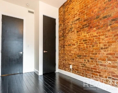 1066 Putnam Ave - Photo Thumbnail 5