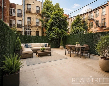 227 Winthrop St - Photo Thumbnail 6