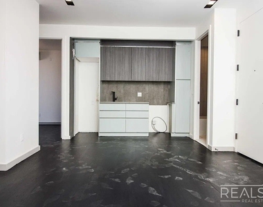 225 Winthrop St - Photo Thumbnail 6