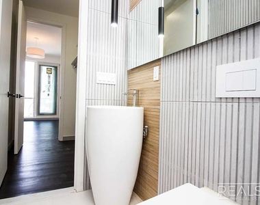 225 Winthrop St - Photo Thumbnail 2
