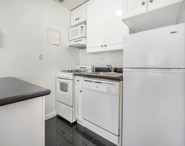 1661 York Avenue - Photo Thumbnail 2