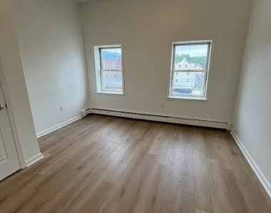 403 S Main St - Unit 302 - Photo Thumbnail 5
