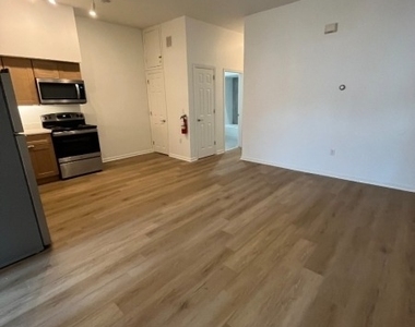 403 S Main St - Unit 302 - Photo Thumbnail 3