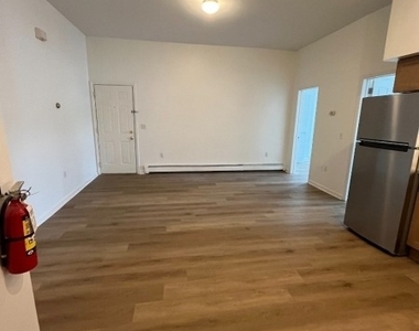 403 S Main St - Unit 302 - Photo Thumbnail 2
