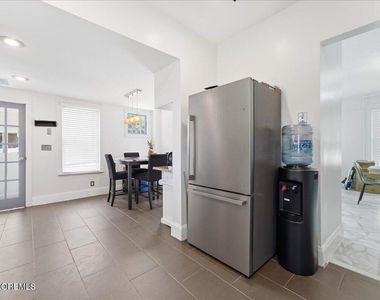 496 W Park Avenue - Photo Thumbnail 5