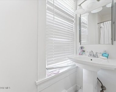 496 W Park Avenue - Photo Thumbnail 15
