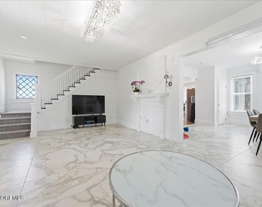 496 W Park Avenue - Photo Thumbnail 25