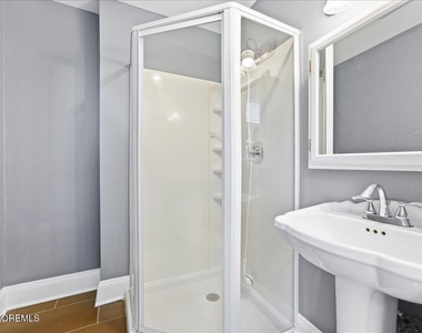 496 W Park Avenue - Photo Thumbnail 7
