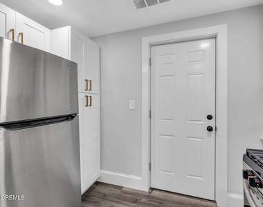 209 Atkins Avenue - Photo Thumbnail 5