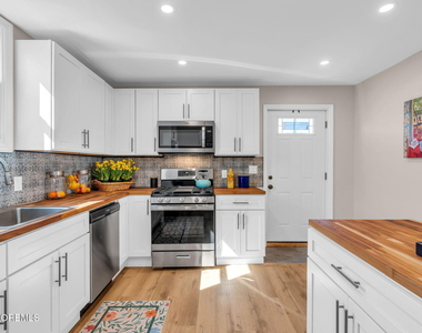 282 Carr Avenue - Photo Thumbnail 6