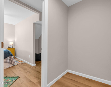282 Carr Avenue - Photo Thumbnail 11