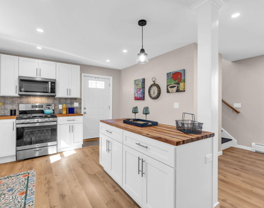 282 Carr Avenue - Photo Thumbnail 9