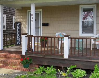 612 Sylvania Avenue - Photo Thumbnail 5