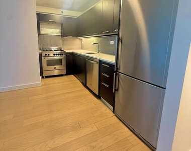 East 39th Street - Photo Thumbnail 2