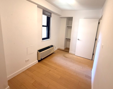 East 39th Street - Photo Thumbnail 11
