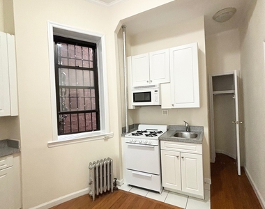 East 38 Street - Photo Thumbnail 4