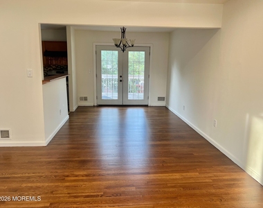 12 White Drive - Photo Thumbnail 4