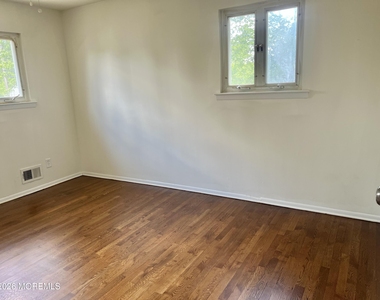 12 White Drive - Photo Thumbnail 13