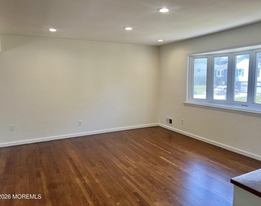 12 White Drive - Photo Thumbnail 5